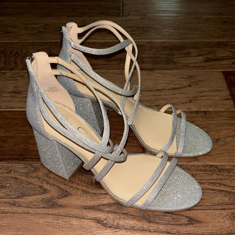 $10 SALE Jessica Simpson Silver Elegant Heels